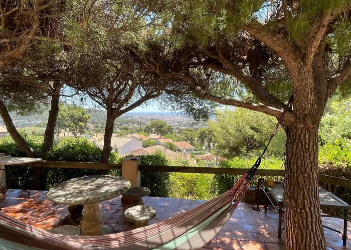 Au Calme Des Pins Avec Vue Mer