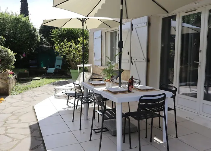 Villa Galejade In A Quiet Location With Garden - On The Heights Of Toulon