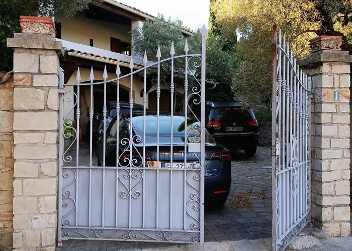 Logement Climatise Avec Piscine Sur Les Hauteurs De Toulon